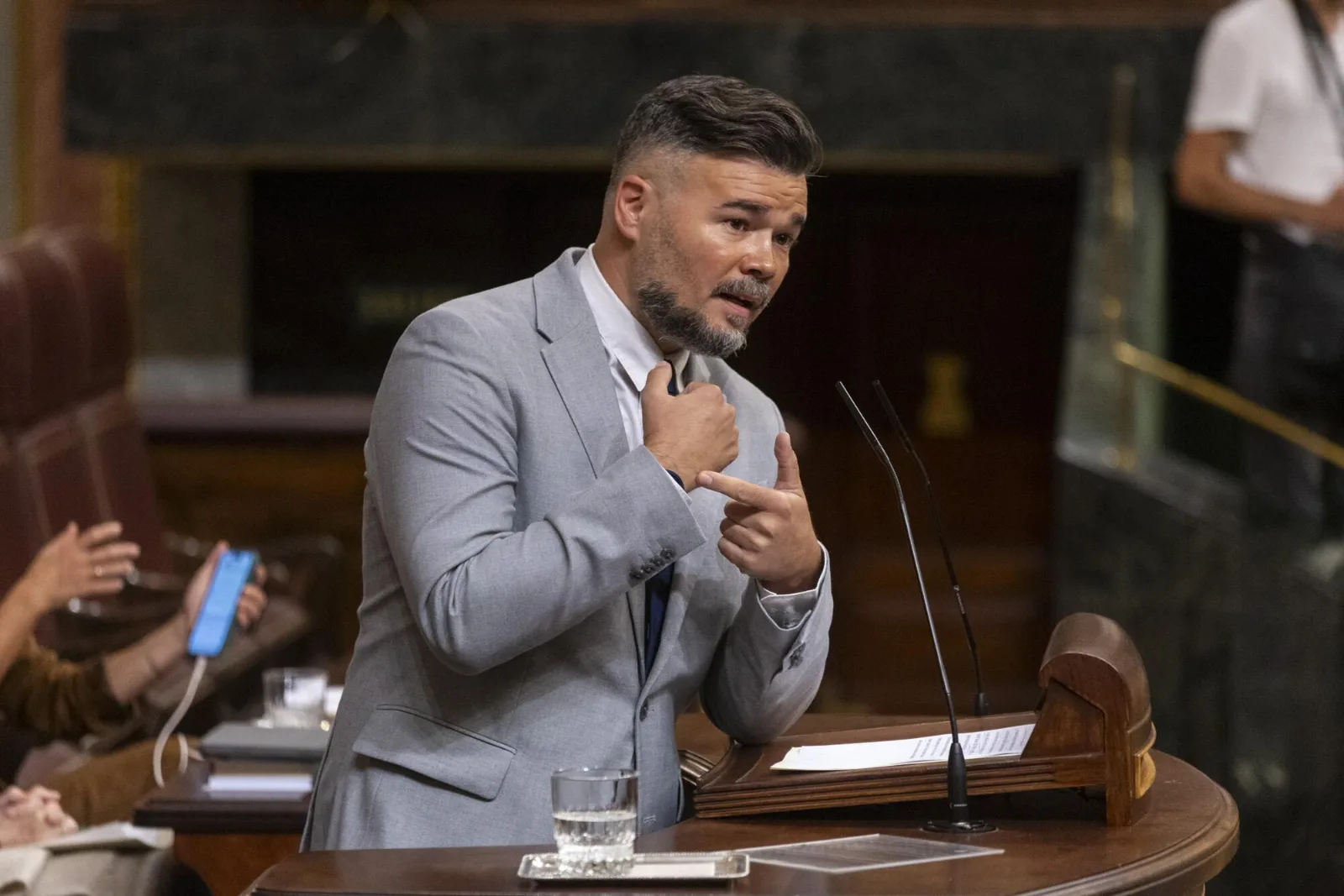 Gabriel Rufián, portavoz de Esquerra Republicana de Catalunya (ERC) en el Congreso de los Diputados, durante una intervención desde la tribuna de la Cámara Baja.